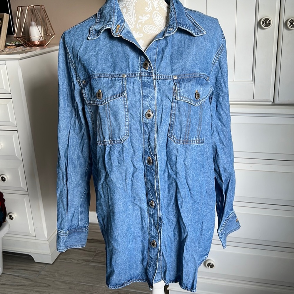 • Niki Jon denim lightweight button down, L •
